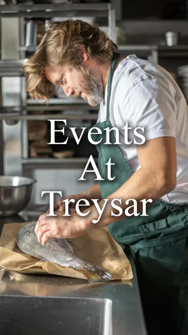  אירועים בתריסר.
אירוע בתריסר הוא לא רק ארוחה, הוא רגע בזמן. בלב שוק הנמל, מול הים, הקמנו בית חי ונושם את 12 חודשי השנה. אנו מזמינים אתכם לערוך את האירוע שלכם בתוך לוח השנה החקלאי של ישראל, עם מטבח מקומי, יצירתי ובלתי מתפשר.
החדר הפרטי של תריסר מחכה לכם לאירועים ולארוחות אינטימיות שדורשות תשומת לב לכל פרט. ניתן לסגור את כל המסעדה לאירועים של 80-100 אורחים באירוע עמידה ״קוקטייל סטייל״ ולכל כמות עד 75 אורחים באירוע ישיבה.
האנגר 12, שוק הנמל, תל אביב