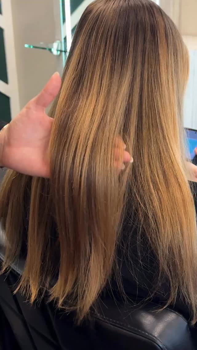 The hair speak for itself. @redkenpro @redken the magic you put behind this! 🤌🏼
Start your hair healing journey today. Bandage Balm is available in-store & online now!
#stpetesalon #dbkhairstudio #tampabay #redken