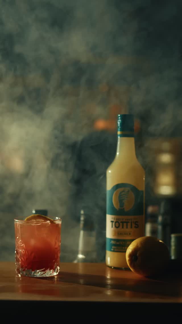 Totti’s Saurer – pur ein Klassiker, gemischt ein Erlebnis. 🍋🥂
#tottis #göttingen #DrinkResponsibly #vegan #madeingermany
Dieser Inhalt richtet sich ausschließlich an Personen über 18 Jahren.
Bitte Alkohol verantwortungsvoll konsumieren und nicht an Minderjährige weitergeben.