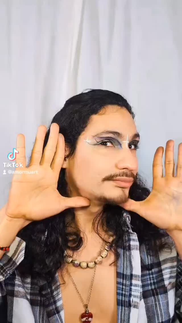 Have the courage to be yourself 🌞✨
Ten el coraje de ser tu mismo! 🌞✨
#makeup #beauty #editorialmakeup
#queerartist #selfcare