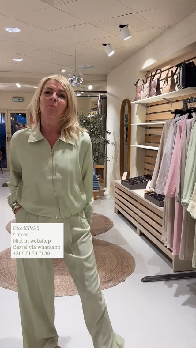 Hoe gaaf is dit pak?🤩
Niet in de webshop, wel via whatsapp te bestellen +31 6 51 33 71 38
#sereen #damesmode #valkenswaard #kleding #fashion