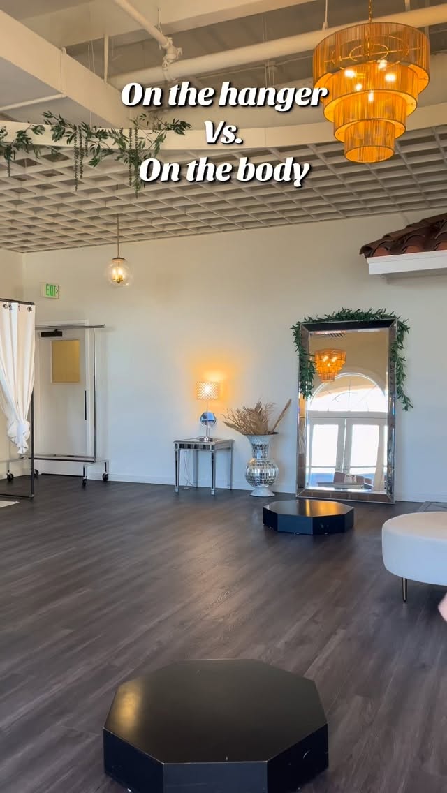 How do we feel about 3D florals on the hanger vs. on the body? 🌸🌼💐 Which one do you think changed the most 1,2,3, or 4?
#weddingdresses #weddingdresstryon #bridalgowns #engagement #bride