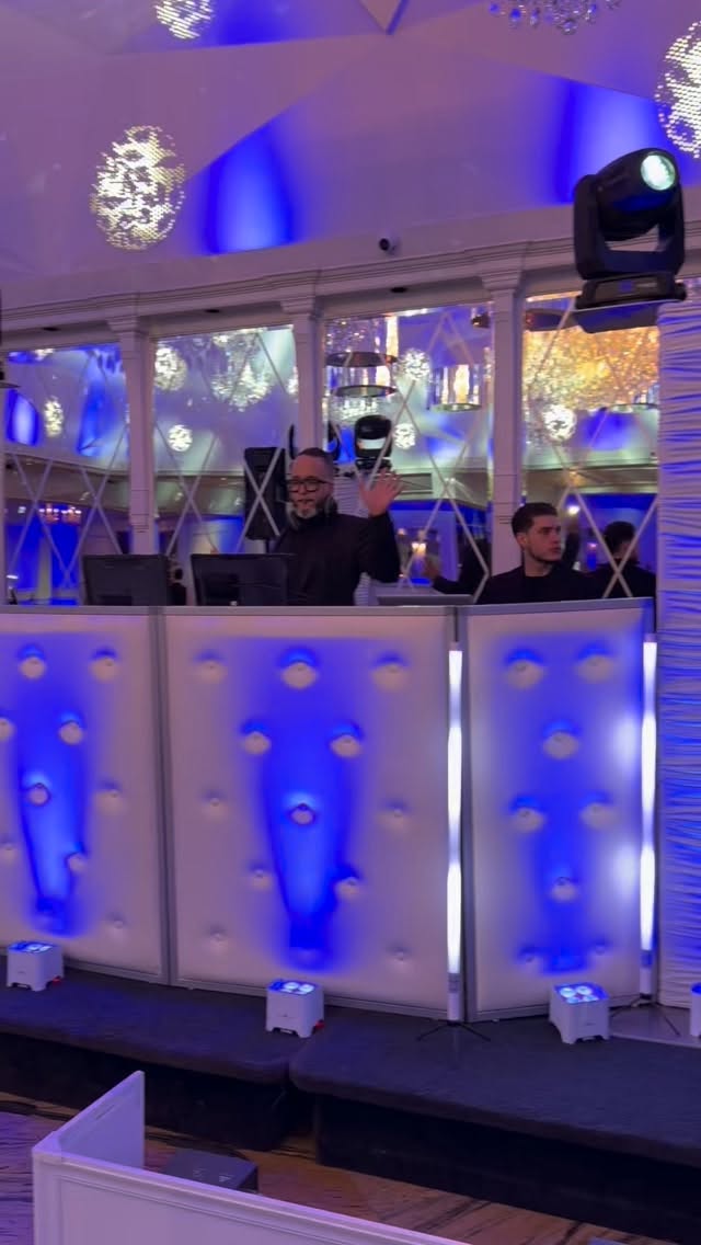 From sparks to snow, Marcin & Rayna’s night was pure magic ✨❄️
We packed the dance floor with a diverse mix of music, custom-curated just for them plus a few surprise tracks that had EVERYONE losing it 🙌🎶
Big energy. Big moments. A celebration their guests will never forget at @westmountcountryclub 💍
This is what happens when love meets the right soundtrack 💫
#MarcinAndRayna #WeddingVibes #WeddingEnergy #LuxuryWedding # njwedding