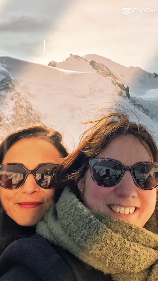 La force du lien qui me lie à ma BFF m'a sauvé a plusieurs reprises de mes démons. ✨️✨️✨️
Ce week-end, je retrouve ma bff @swann_haddou_immo_74 sur Paris.
Je pense à l'influence qu'elle a eu dans ma vie.
A l'inspiration qu'elle m'a soufflé au-delà de nos échanges.
Par exemple, il y a 10 ans, j'étais englué dans une addiction qui prenait énormément place dans ma vie, dans mon quotidien.
Je ne savais pas vivre autrement alors même que je savais tout le négatif que cela amenait à ma vie.
Et je me souviens.
Je me souviens non pas d'une phrase ou d'une conversation mais du sentiment que j'avais en étant à son contact.
C'est possible.
Une autre vie est possible d'être écrite.
Moi aussi comme elle, je peux avoir une vie plus libre, plus connecté à qui je suis vraiment.
Moi aussi je peux marcher sans béquille.
Et elle croit en moi. Je peux le faire, je vais le faire. Et je l'ai fait. 💪
Pour moi, c'est ça l'amitié : s'inspirer l'un et l'autre.
Aujourd'hui, je sais que je l'ai inspiré aussi en retour ne serait-ce que sur la partie entrepreneuse. 🤗🤗🤗
Je parlais dans un précédent post du slow-relating. Notre relation en est le parfait exemple. Je la connais depuis la 6eme, elle sait tout de moi, elle aime mes cotes lumineux autant que mes parts sombres. C'est un pilier de ma vie.
❤️ BFF 4EVER ❤️