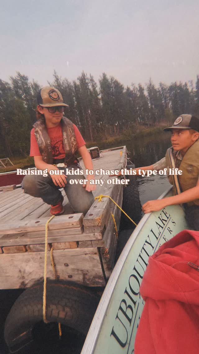 No notes just instinct.
â˘
#ubiquitylakeoutfitters #northernsaskatchewan #fishcamp #flyin #adventuremore