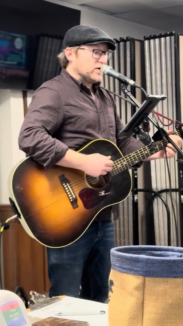 One of my favorite tunes to cover. “Forever Young” by Alphaville.
This was live at the Fresh Start Makers Market by @thesocialmarketco
#singersongwriter #livemusic #giglife #midwestisbest #supportlocal