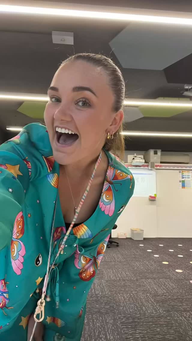 So excited to officially say welcome to Ms Thomas!! 💛
My very first teaching role as a Performing Arts & Art teacher and I couldn’t be more grateful to be starting this journey at such an amazing school.
Can’t wait to meet my students, get creative, and make some magic in the classroom! 🎶🎨✨