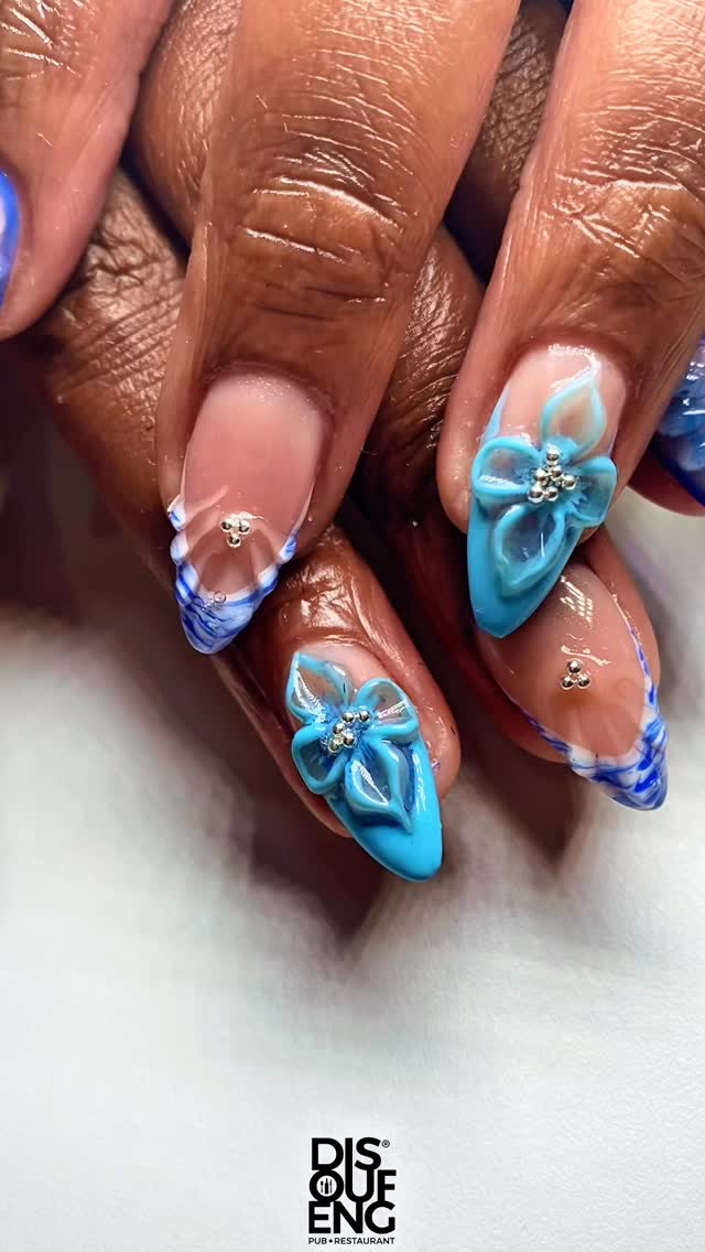 From the salon chair to the world—your beauty deserves to shine. 🪮💇🏽💇🏽♀️
Open 7 days a week ☺️