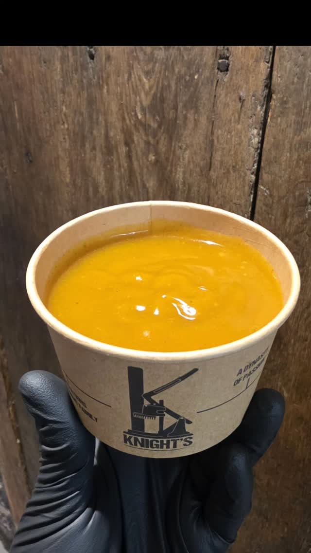 🔥 New sauce alert! 🔥
Meet our Smooth & Spicy Curry Sauce — naturally gluten free and vegan 🌱✨
Perfect for the warmth seekers who like a little kick with their comfort food.
Honestly… it’s so moreish we can’t stop eating it 😍🍛
Come try it at Knights! 🐟🍟