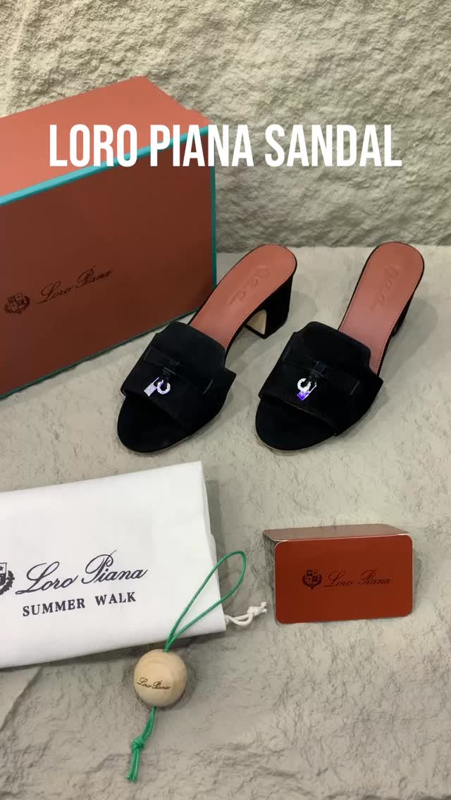 Must-Have Sandals ✨
550 AED | 55 OMR
Sizes 36–41
🇦🇪 Next-day UAE | 🇴🇲 3–5 days | 🌍 Worldwide
www.amirashop.net