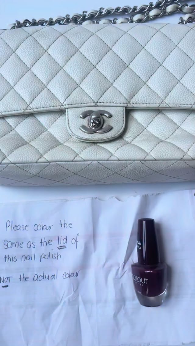 A thoughtful gift from mother to daughter 🤍
A special white #Chanel classic flap, in for full colour change to match the darker burgundy colour of the nail polish lid.
Whether it’s a Chanel bag clean, repair, recolour or restitch — The Reco Lab is at your service.
#luxury#sydneybagrepair#bagspasydney