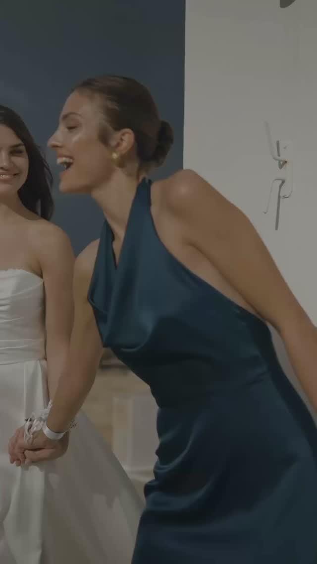 Du heiratest noch dieses Jahr und hast noch kein Brautkleid?
Dann geben wir dir folgende Tipps an
die Hand!
✨ Hochzeit August - Dezember
Du hast noch die volle Brautkleid-Auswahl in
unserem Atelier. Wir können alle Kleider mit deinen individuellen Wünschen
bestellen.
✨ Hochzeit Juni & Juli
Wir können fast alle Brautkleider für dich
per Express gegen Aufpreis bestellen.
✨ Hochzeit bis Juni
Wähle dein Traumkleid in unserem
Outlet-Store (Preise bis 997,-€) oder ein Brautkleid im Atelier, welches zur
direkten Mitnahme markiert ist.
Liebe Bride to be,
wir nehmen dich an die Hand um für dich das
passende Traumkleid zu finden.
Greif zu und buche deinen persönlichen
Anprobetermin noch heute!
https://www.inweiss-brautatelier.de/beratungstermine
Wir freuen uns auf dich!
Deine InWeiß Mädels 🤍
#brautkleidsuche #brautmodengeschäft #bride2026