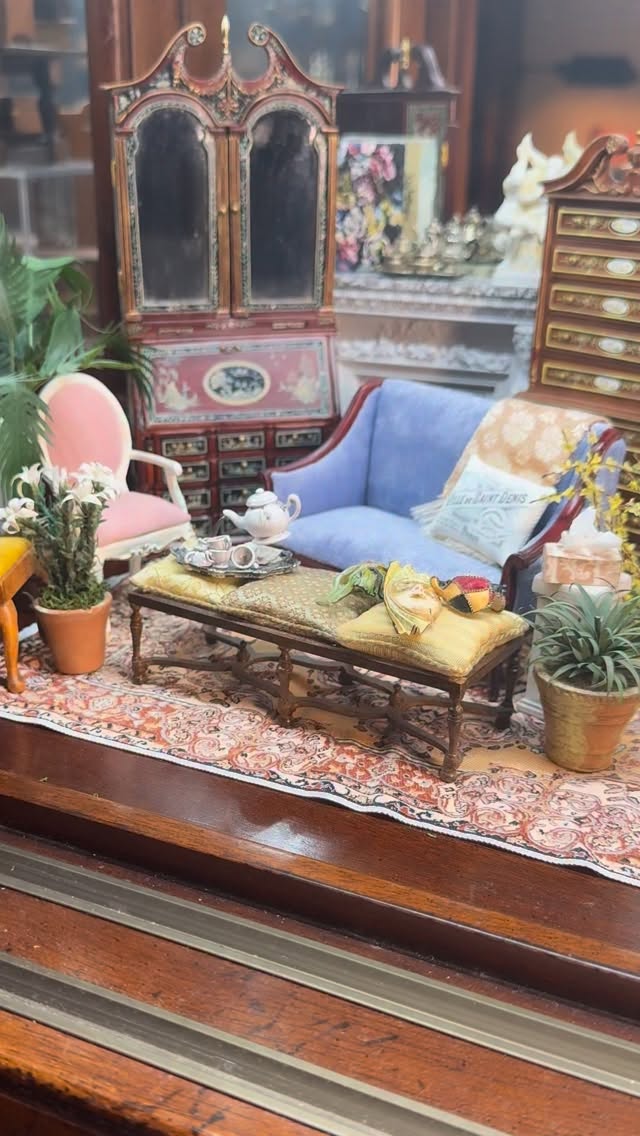 I wanted to share a bit about my love affair with #Bespaq Miniatures, some of the best manufactured miniatures that are high-quality and affordable. Adding a Bespaq Miniature is a great way to build an awesome miniature collection without breaking the bank! Stay tuned for upcoming estate sales and auctions later this spring that will feature an assortment of Bespaq miniatures to choose from! There’s a link in my bio to sign up for my newsletter updates so you’re first to know when my events are happening! #swoon #DollhouseMiniatures #asian