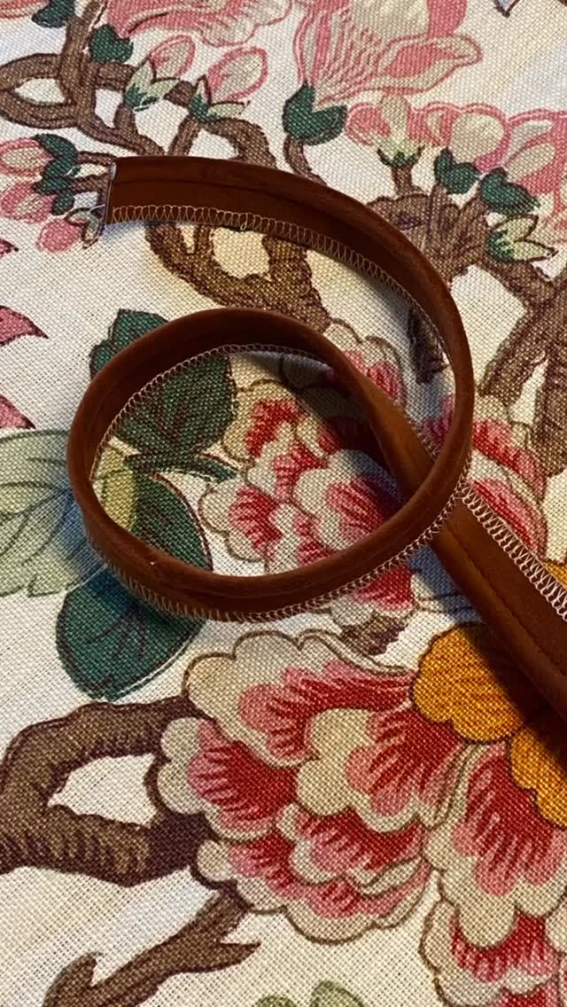 Luxurious velvet piped @gpjbaker Magnolia linen cushions handmade by @zeal_interiors_ in Bristol
#bristol #bristolinteriors #linen #gpjbaker #linencushions