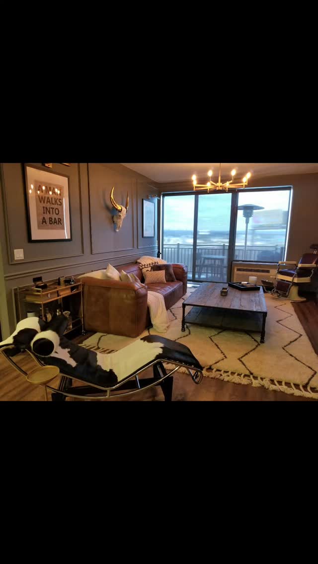 Not your average bachelor pad. ✨ Clean lines, masculine textures, and maximum comfort.
Looking back at this favorite project on Super Sunday...a space designed to be both a stylish sanctuary and an elite entertaining spot.