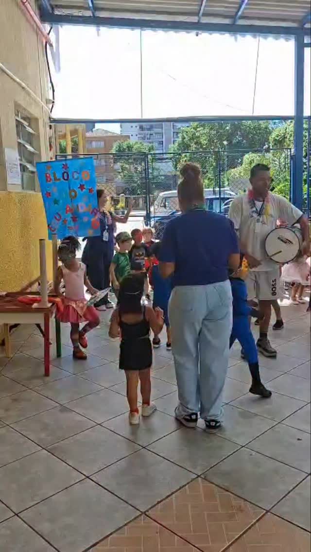 Que o brilho do Carnaval ilumine o sorriso de cada criança do nosso Educandário Santista!
Que esses dias sejam de leveza, imaginação, fantasia e muita alegria.
Aqui, cada confete vira encanto, cada música vira abraço e cada criança é a estrela principal da nossa festa.
Que todos se divirtam com segurança, carinho e o coração cheio de folia!