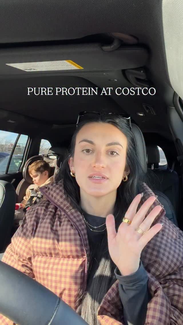 as moms, we’re always prioritizing our kids’ needs over our own, especially when it comes to food.
I don’t always make eating enough a priority on busy mornings, but finding yummy snacks I can take on the go makes it so much easier. @officialpureprotein bars from @costco are perfect for the car or in your bag when you’re on the go! 🍫
#LiveDeliciouslyYearRoundatCostco #PureProteinPartner