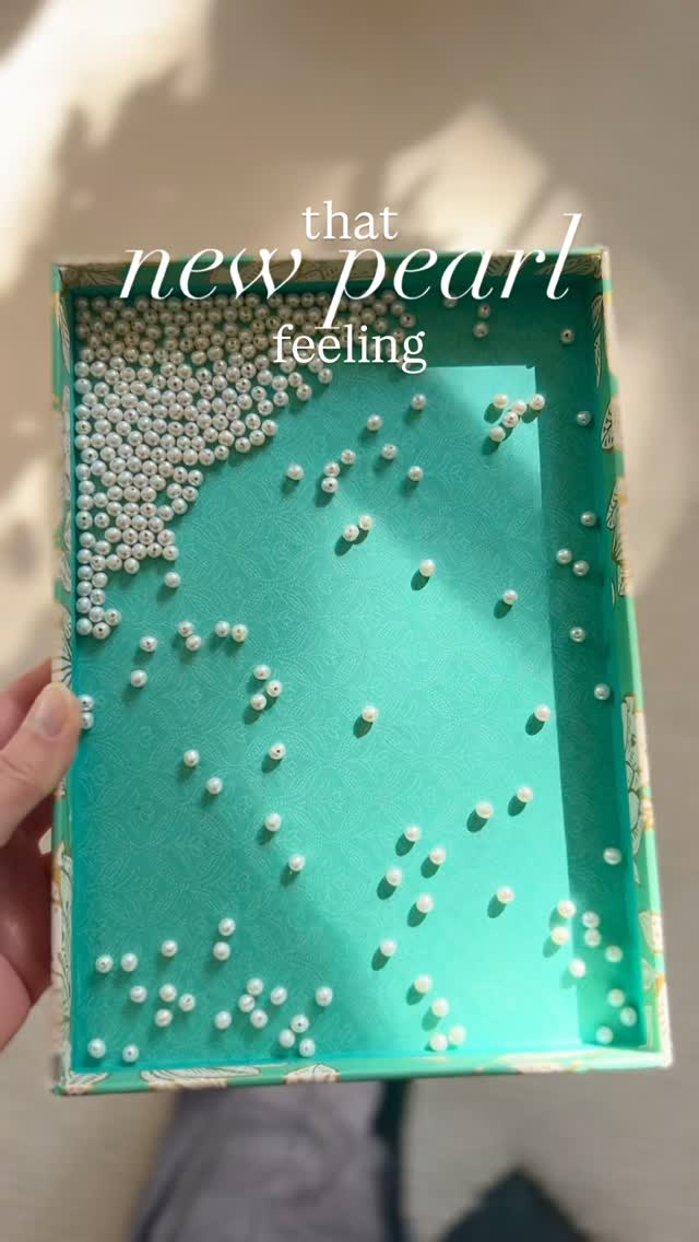 🔊sound on for the music of pearls! Fresh white beauties headed to your jewelry soon.
Pearl jewelry | Jewelry designer | Made in Rhode Island | Coastal style