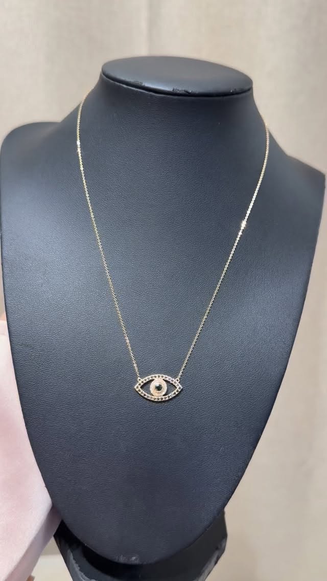 0.451 ct natural diamonds/black diamond
VVS, Color G-H
14K 1.85g
PHP 24,000