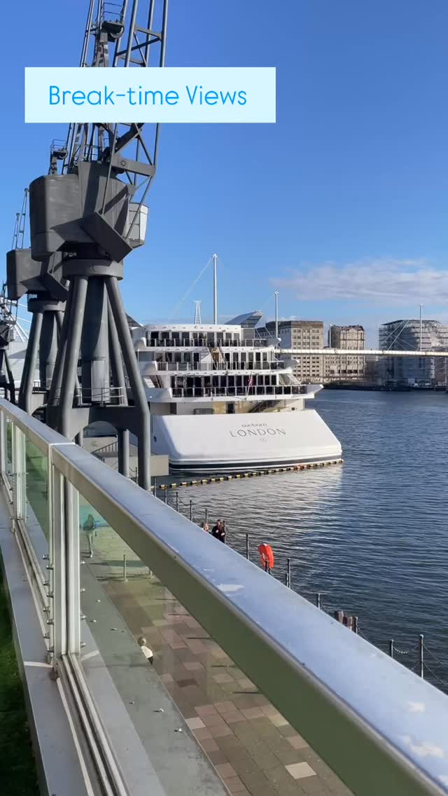 Classroom break time. Hit the deck! 👀🌊relax with the best views of the waterfront from your study venue @novotellondonexcel #studylondon #eventmanagement #hotelclassrooms