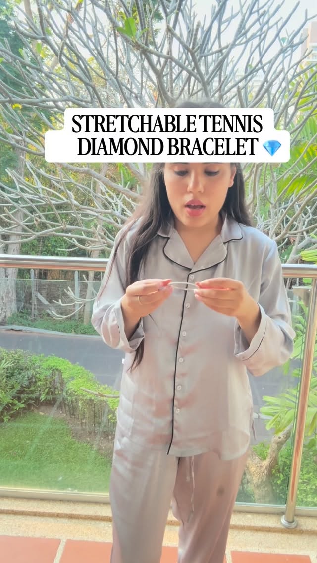 Where flexibility meets fine diamonds.
5.5 carats diamond used
5 grams white gold
( diamond bracelet, tennis bracelet, stretchable, wardrobe must haves, jewellery)
#jewellery #tennisbracelet #diamonds #elegant #fyp