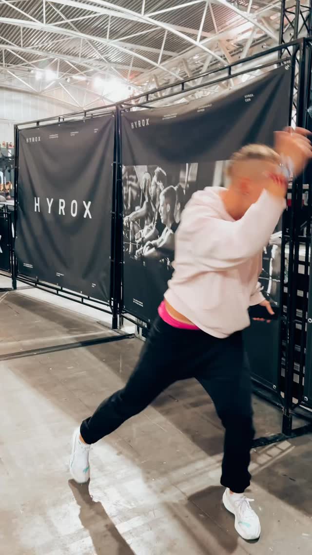 HYROX Turin – Team Spartcamp 🖤🔥
Bien plus qu’une compétition… une aventure humaine.
Notre priorité ⚠️
Vous faire vivre un week-end de ouf, du dépassement de soi, du partage, des émotions fortes et surtout… des souvenirs gravés pour longtemps.
Peu importe les chronos, peu importe le classement…
Votre engagement, votre mental, votre esprit d’équipe sont, et resteront, notre plus belle victoire.
Fiers de vous. Fiers de cette famille Spartcamp.
Vos coachs adorées 🫶🔥
#Spartcamp #Hyrox #TeamSpirit #DepassementDeSoi #FamilleSpartcamp Collectif StrongerTogether