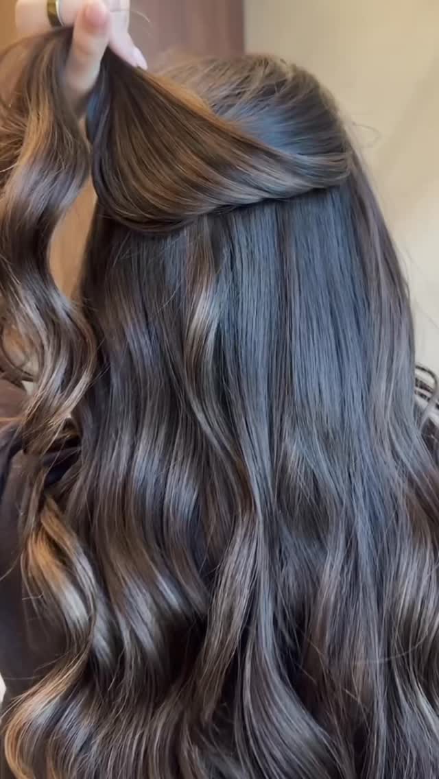 Good extensions aren’t about trends — they’re about the right hair, the right method, and the right maintenance plan.
When you purchase your hair through The Extension Lounge, your install is 50% off, making it the perfect time to invest in extensions done intentionally and professionally.
I specialize in natural, wearable installs for clients who value hair health, longevity, and a calm, private salon experience. If you’re ready for extensions that actually fit your lifestyle, I’d love to work with you.
Click the link in my bio or message directly to book now!