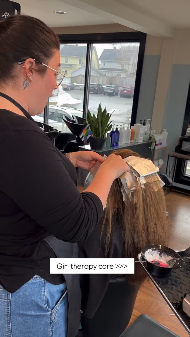 Just a little foil, a lot of therapy 💇♀️✨
#rochesterny #rochesternysalon #hairsalon #hairstylist #girltherapy