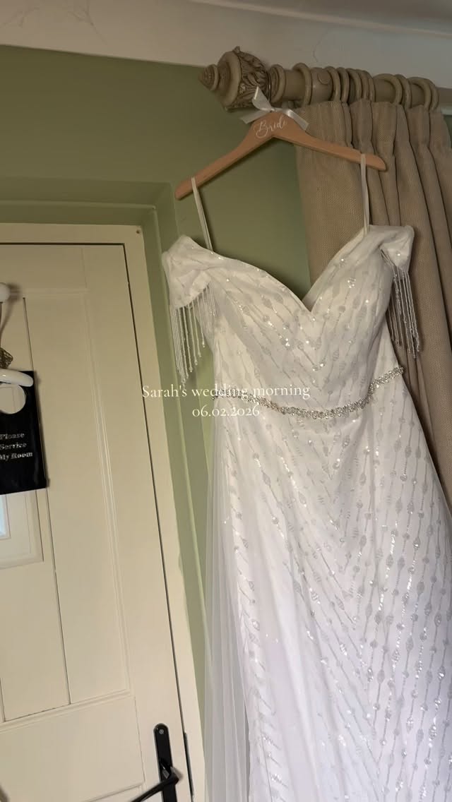 Mrs Hale | 06.02.2026
Such a calm, intimate wedding morning for the beautiful Sarah 🤍
Two trials later and we perfected her vision – radiant skin, soft glam, and that bridal glow ✨
It was an absolute pleasure to be part of your day. You made the most stunning bride 💍
Hair - @styledbycezz
@thepriorycaerleon
#southwalesmakeupartist #southwalesmua #southwalesweddings #southwalesweddingsupplier #southwaleshairandmakeup