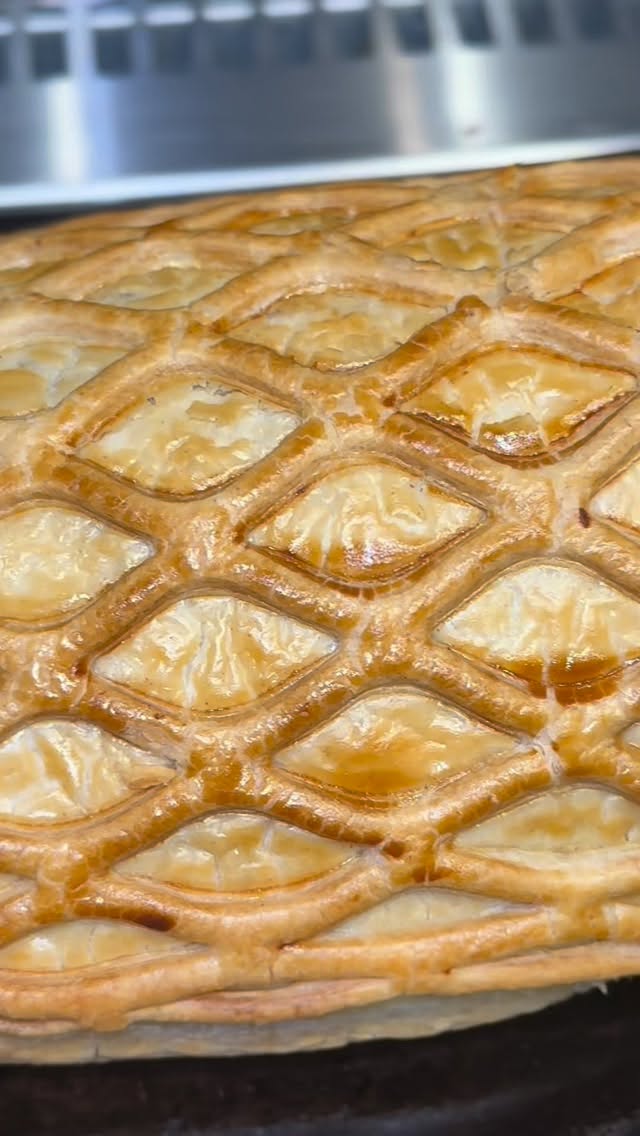 Part 2… this could be your Valentines’ Day date night dinner 💖
Beef Wellington made with fillet steak! 🥩 Available to preorder now- pop in or give us a call through our profile!
#stayhungrywokingham #foodies #valentinesday #beefwellington #meatlovers