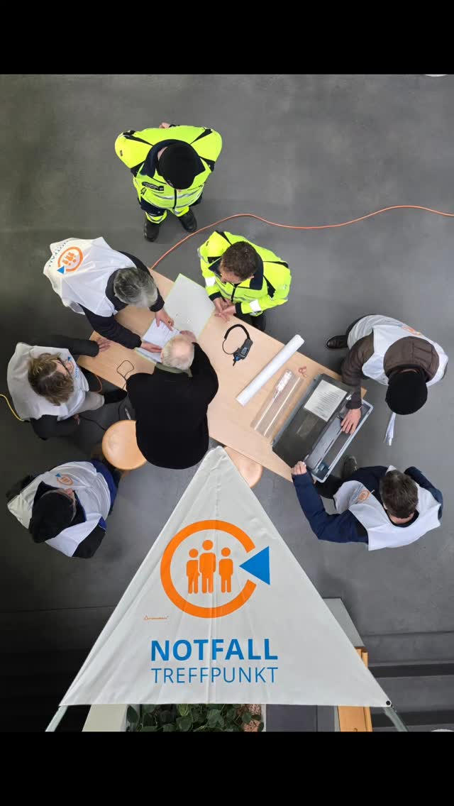 Am heutigen Sirenentest wurde auch das Personal für die Notfalltreffpunkte durch die Feuerwehr TWW und den Samariterverein Turbenthal und Umgebung geschult. Die Notfalltreffpunkte sind Anlaufstellen für die Bevölkerung bei Schadenereignissen oder Ausfall der Infrastruktur.
➡️ Wo ist dein Notfalltreffpunkt?
#feuerwehr
#tösstal
#notfalltreffpunkte