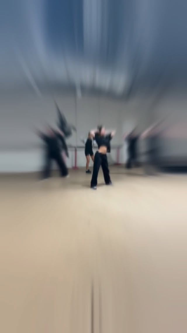 🩷🖤WEEKNIGHT CLASSES - WEEK 1🖤🩷
What an amazing first week it has been already.
We are excited to see everyone Saturday 7th Feb for our first Saturday back for 2026!
🌟Book your FREE TRIAL via the link in our bio or via our website!
#dance #trial #carolinesprings #ravenhall #Ballet