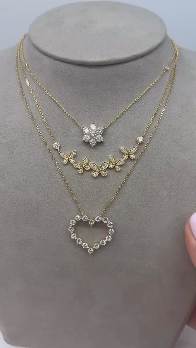 Three necklaces. Endless ways to shine āØ
Crafted in 18k yellow gold, this stack was made to tell a story.
š¼ A diamond flower for effortless sparkle
š¦ Dainty butterflies for a touch of whimsy
ā¤ļø A medium micro-set heart ā the perfect Valentineās Day statement
Wear them solo or stack them together for a look thatās romantic, playful, and timeless. Because the best gifts come from the heart š«
#finejewellery #LayeredNecklaces #StackableJewelry #ValentinesDayGift #FineJewelry