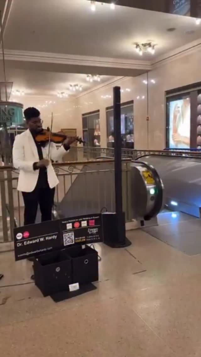 See, shooting your shot at my performance is apparently now an option!😆
Thank you so much for recording this and singing along, @here_to_inspire_you_and_i!🫶🏾
“When I Was Your Man” — @brunomars
#wheniwasyourman #violinperformance #lovesong #subwayseries #grandcentralterminal