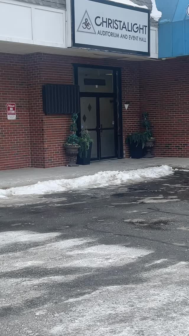 Today we had a VIP tour scheduled.
After a weekend of back-to-back celebrations, the space wasn’t fully reset yet.
Was it ideal timing? No.
Did we complain? Also no.
We did a focused reset. Protected the details that matter most. And showed up ready.
Because being a “boss” isn’t about titles or posting ownership quotes.
It’s about responsibility.
It’s about staying calm when things aren’t perfect.
It’s about delivering anyway.
The tour connected.
The vision landed.
And we closed.
That’s the part people don’t always see.
If you’re looking for leadership behind your luxury — Visioning & Planning Calls are where it begins.
#christalightevents #weddingvenue #onestopshop #