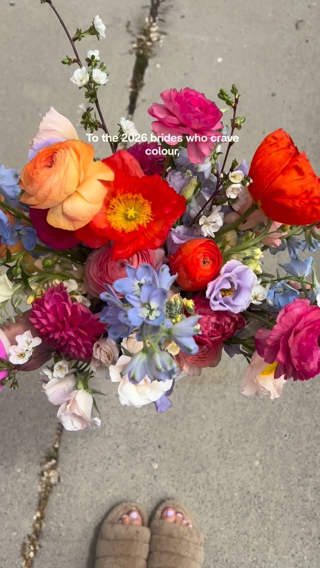 The color of the year might be white but I’ll be going strong on weddings FILLED with color! So calling all garden inspired color lovers, I’m ready!!! 🌸🍊🍓🍋
#weddinginspiration #utahweddingflorist #weddingflorals #2026bride #colorpallete