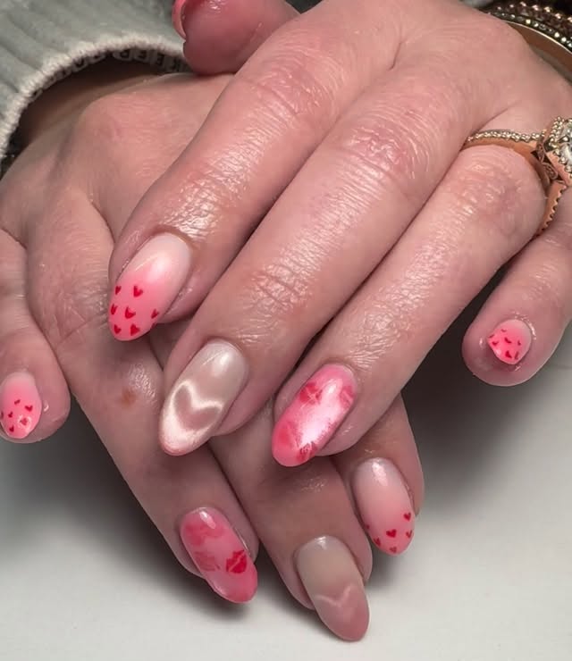 A cutie vday set with the infamous magnetic heart #nailart #518nails #nailvira