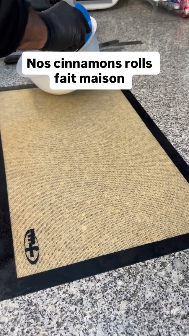 Nos cinnamons rolls, fait maison avec amour 💗
Disponible actuellement en 2 variétés : original, et Red Velvet
Angie’s Cupcakes 43 rue du Chemin de Fer, Lagny sur Marne
#angiescupcakes77 #cinnamonrolls #redvelvetcinnamonrolls #roulesalacannelle #lagnysurmarne @lagnycommerces