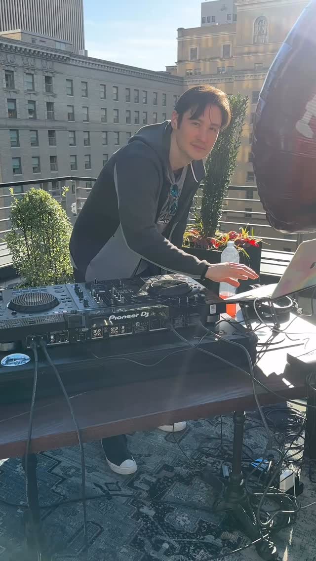 This is how you do a Seahawks Victory Party!!! Thanks to our friends at TransWest for inviting us out! #rooftoprealness #fogodechão #mvpphotobooth