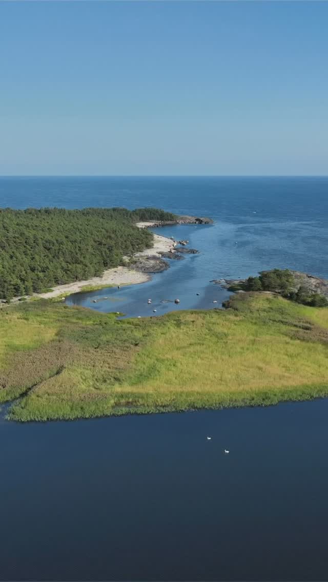 Regeneratiivinen retkeily â mistĂ€ on kyse?
SeaSportilla retkeily ei ole vain maisemien katselua.
Se on tapa liikkua saaristossa niin, ettÀ luonto voi paremmin myös retken jÀlkeen.
Regeneratiivinen retkeily tarkoittaa, ettÀ:
⹠liikumme vastuullisesti ja pienellÀ kuormituksella
⹠huolehdimme saaristosta, rannoista ja ympÀristöstÀ
⹠jÀtÀmme paikat parempaan kuntoon kuin ne olivat tullessa
KÀytÀnnössÀ tÀmÀ voi olla esimerkiksi:
⹠saaristoretki, jonka yhteydessÀ kerÀtÀÀn roskia
⹠geokÀtköilyÀ, jossa yhdistyvÀt seikkailu ja ympÀristön huomiointi
⹠elÀmyksiÀ, joissa opitaan ymmÀrtÀmÀÀn saariston herkkyyttÀ
Hyöty ja huvi kulkevat kÀsi kÀdessÀ.
Saat unohtumattoman elĂ€myksen â ja samalla teet jotain hyvÀÀ luonnolle.
Meille tÀmÀ ei ole trendi, vaan tapa toimia.
Saaristo on kotimme â ja siitĂ€ pidetÀÀn huolta.
#seasport #regeneratiivinenretkeily #porvoonsaaristo #fasteraluminiumboats #visitarchipelago