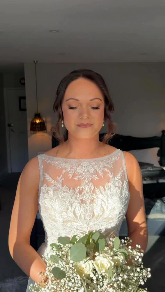 January Recap 💫
Even though weddings are quieter in January, it’s been a busy one behind the scenes!
✨Gorgeous Rebecca’s wedding day at @bickleymill
✨Getting creative with our princess Jasmin alongside @hannahmaymakeupartist
✨ Content day with @hannahmaymakeupartist and our stunning model Em, using my favourite hair extensions from @cliphairlimited
✨Engagement party hair & make up for @hollybairdmua and I’s lovely client
✨Attending the @twia_official National Awards in Liverpool, soo proud of @lucyharveysax for bringing home the win! Loved catching up with the girls from @pengellyweddings
✨A 1-1 full day education session teaching the lovely @elizabethjarrett_hairdressing
✨Delicious food & drinks at @harrys_restaurant always have the most amazing time with these 3 @hannahmaymakeupartist @emmaroberts.mua @sophiewhitemua
Feeling so lucky to be surrounded by such inspiring people in the wedding industry who constantly push you to do better! I’m so excited for what this year has in store 💖
.
.
.
#bridalhairstylist #bridetobe #bridalhair #januaryrecap #ukbridalhairstylist