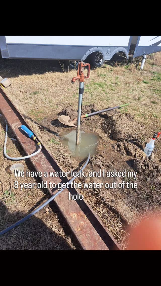 Living on the farm has allowed my kids to learn skills I for sure didnt have at their age... "Siphon" was not a word that was in my vocabulary at 8 years old!
#knowyourfarmer #homeschoolkids #farmkidslife