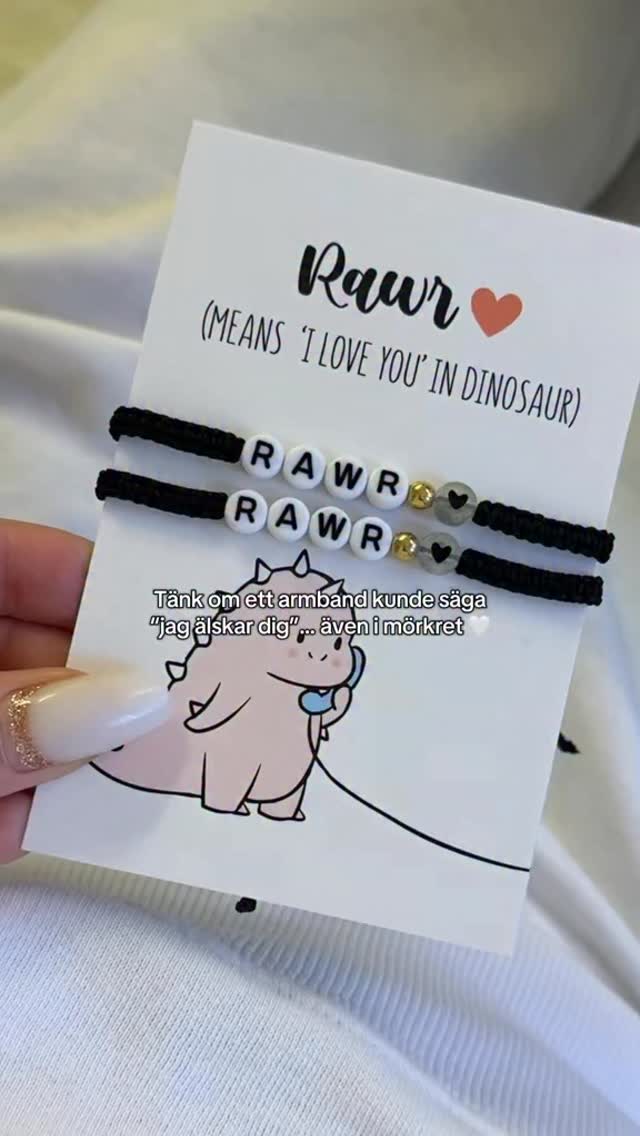 När orden inte räcker
kan ett litet hjärta få lysa istället ✨
Till någon du vill påminna om
att de aldrig är ensamma.
🤍
#allahjärtansdag #kärlek #duärinteensam