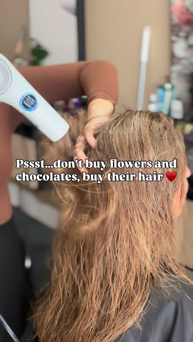 It’s really quite simple 💖✨😉 (throw in the flowers too while you’re at it) 💐
.
.
.
.
#artehairstudio #rentonhairstylist #bellevuewa #pnwhair #valentinehair