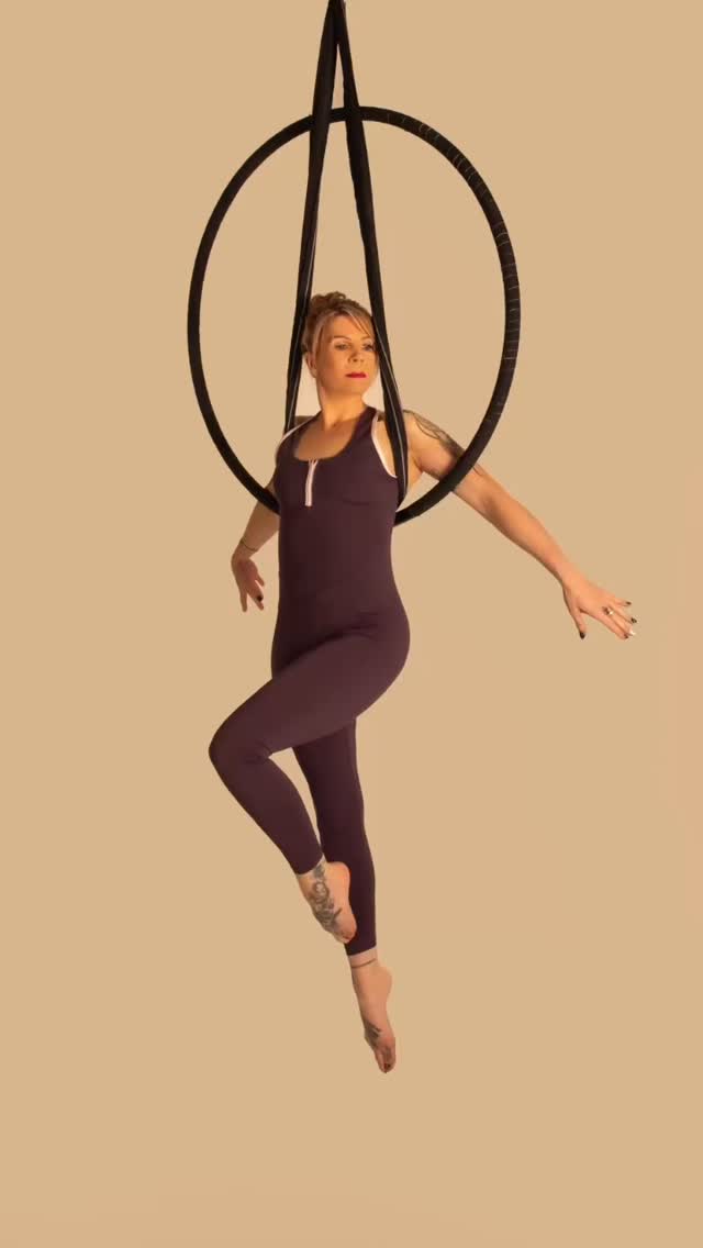 Let’s get crazy and flip the hoop tonight in our 6pm mixed ability hoop class
📍Ashburton.
Fancy a go? Then book your space on our website(link in bio).
🤩 Looking for MORE?
TIPPY HOOP WOKSHOP with @annmarie40
Saturday 7th March.
Bookings Live!
Limited spaces.
#flippedhoop #aerialhoop #justhangingout #onyxfamily #jointhefun