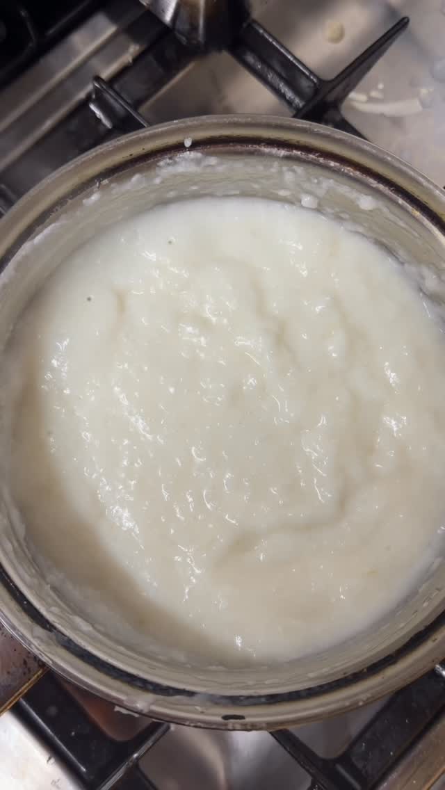 Street food zoals in Indonesië 🇮🇩
Onze Bubur Ayam Street Style zit bomvol toppings:
ayam suwir, knapperige hati ayam goreng, cakwe, gebakken sojabonen, lente-ui & selderij en kerupuk
Eén kom is nooit genoeg.
#berempahdenhaag #denhaag #indonesianrestaurant #tasteofindonesia #buburayamspesial