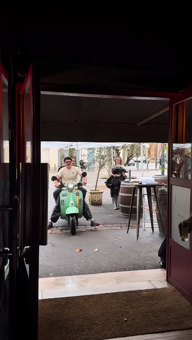 WEEK-END 🙃
Je crois qu’il y en a qui sont pressés de commencer la bringue… 👀 @yego_fr
T’es chaud pour lancer le week-end avec nous ? 😎
#restaurant #toulouse #rosanegratoulouse #weekend #ambiance