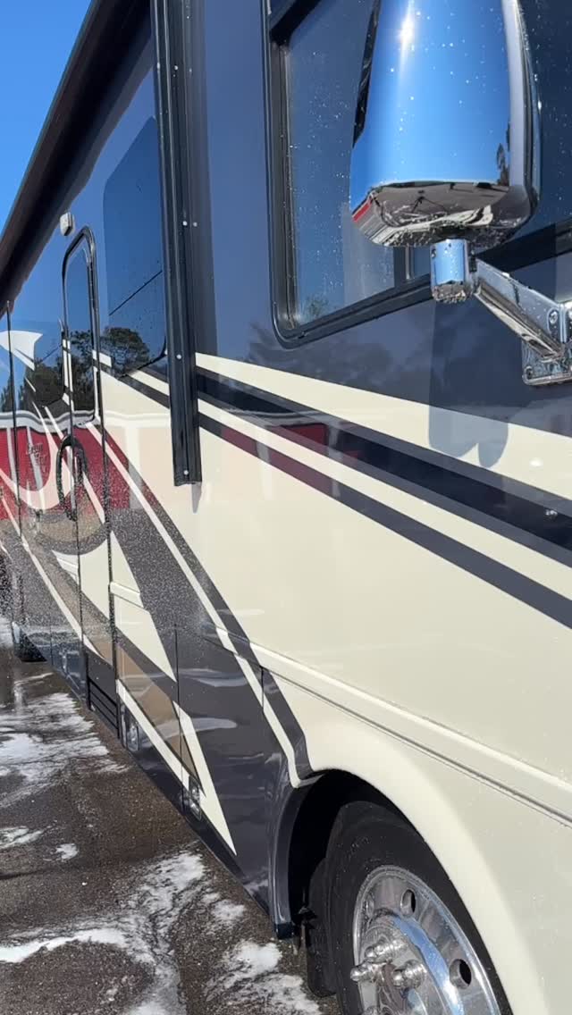@nanoproceramic Borophene in action slomo! We took this video during our spray test for our client so we are sharing it with you!
•
•
•
•
#detailing #viperdetailing #rvdetailing #rvlife #ceramiccoatings