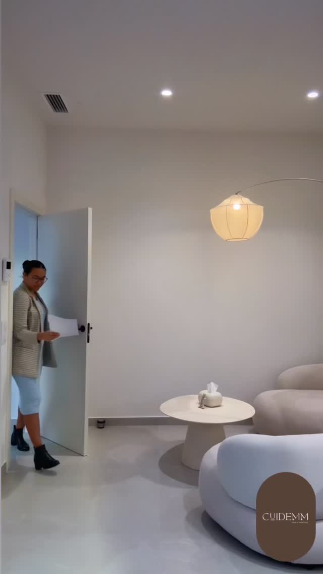 ✨ Aprender a gestionar el enfado también se entrena y cuanto antes, mejor✨ 👧🏻🧒🏼👦🏾👧🏼
En consulta infanto-juvenil utilizamos materiales visuales y adaptados a los más pequeños para ayudarles a entender qué les pasa cuando se enfadan:
👉 qué sienten
👉 qué piensan
👉 cómo reaccionan
👉 y qué otras formas tienen de expresarlo
Estas fichas nos permiten acompañarles sin juicios, desde la calma y el autoconocimiento, fomentando la regulación emocional desde edades tempranas 🧠
Si quieres más información o te gustaría trabajarlo en sesión, escríbenos.🤎
#GestiónEmocional #PsicologíaInfantil #RegulaciónEmocional #EducaciónEmocional #Enfado Infancia ClínicaCuidem