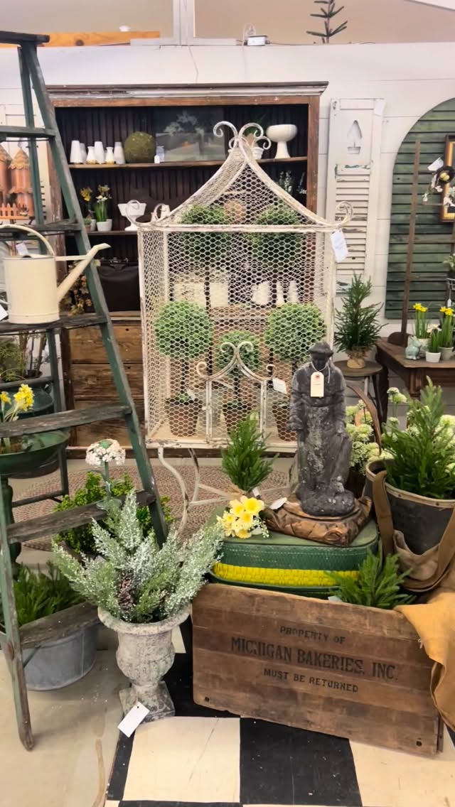 Current vibes @gardenhousevintagemarket #antiques #vintage #vintageshop #vintagehomeandgarden #vintagedecor